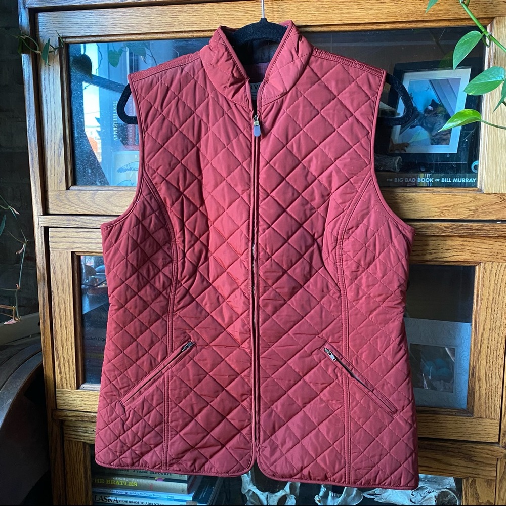 Women’s quilted red Orvis women’s Medium vest